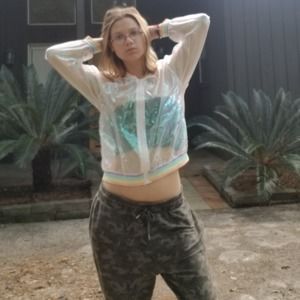 Meet your Posher, Chloe